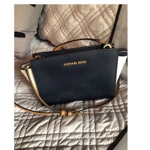 Michael Kors Selma Medium Crossbody
